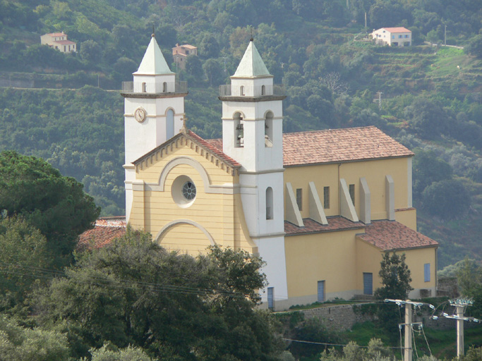 Vue d'ensemble de trois quarts droit.