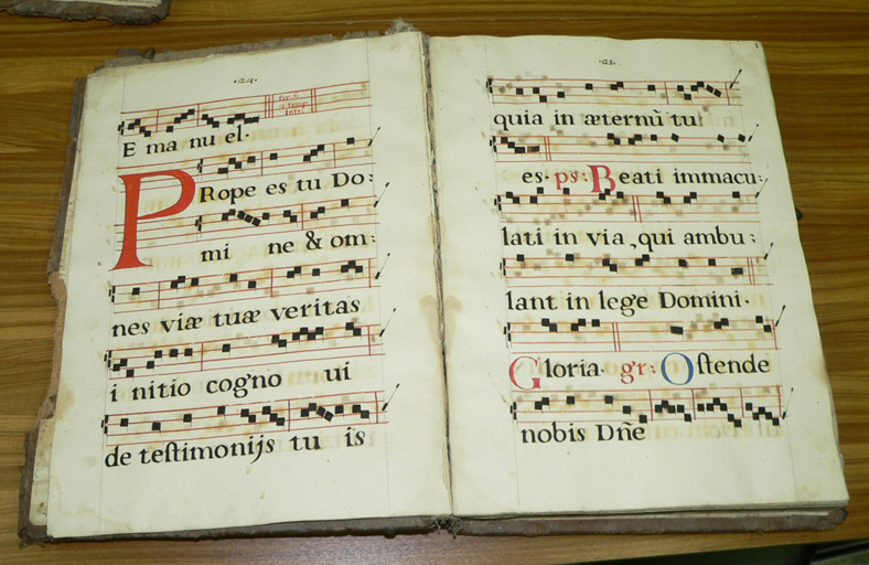 Ensemble de deux antiphonaires manuscrits