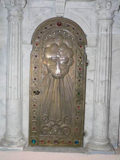 Vue d'ensemble de la porte du tabernacle.