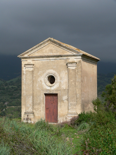 Vue d'ensemble de trois quarts.