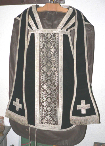 Chasuble, étole (ornement noir)