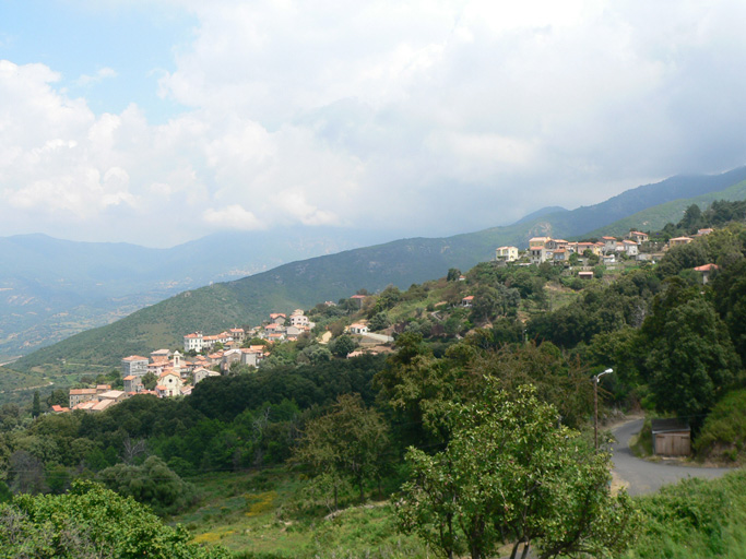 Vue d'ensemble du village et de l'écart de Vetriccia.