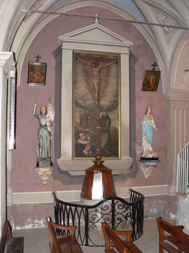 Vue d'ensemble de la chapelle latérale des fonts baptismaux.