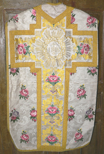 Chasuble, étole, manipule (ornement blanc)