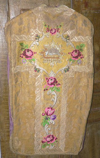 Chasuble, étole, voile de calice (ornement doré No 2)