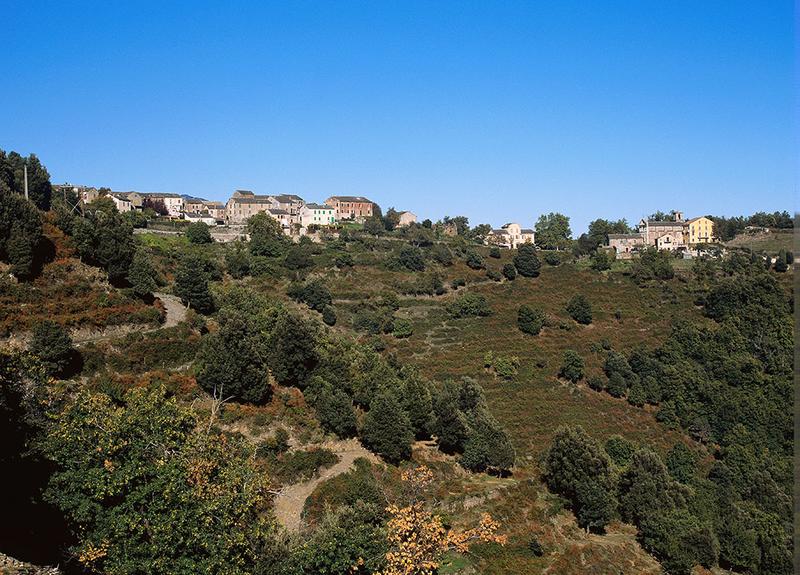 Vue d'ensemble du village.