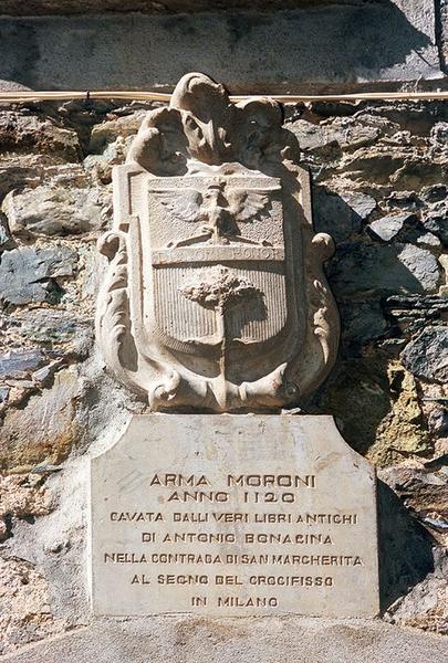 Vue d'ensemble des armoiries de la famille Moroni.