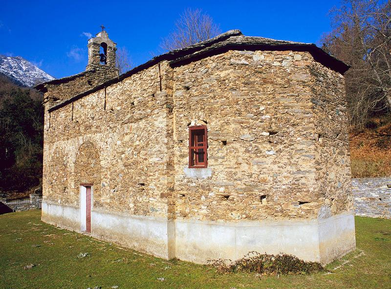 Vue d'ensemble de trois quarts arrière.