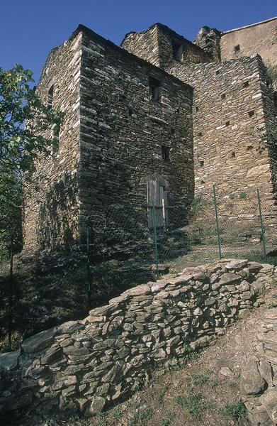 Vue d'ensemble de trois quarts.