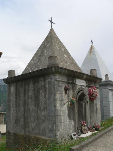Vue d'ensemble de trois quarts gauche.