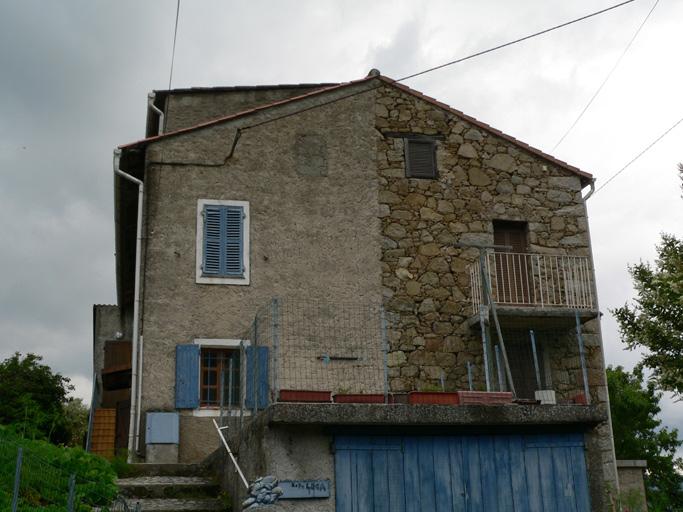 Elévation latérale.