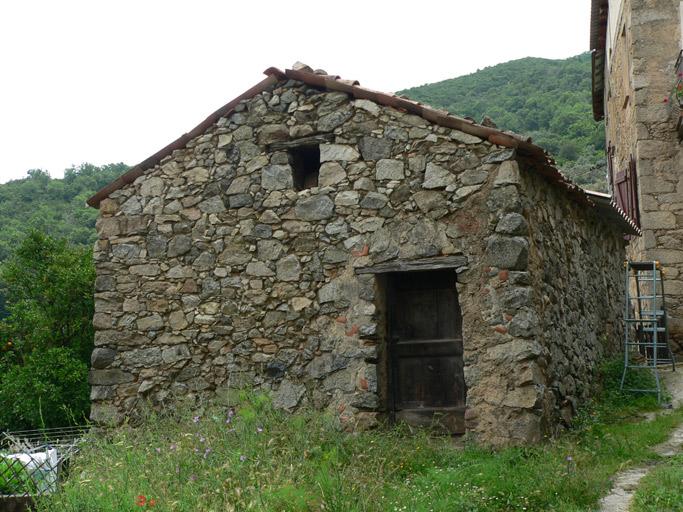 Vue d'ensemble de trois quarts.