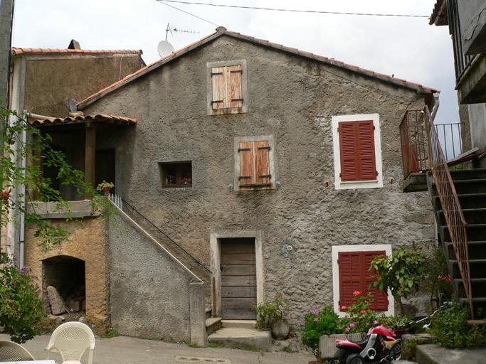 Elévation latérale.