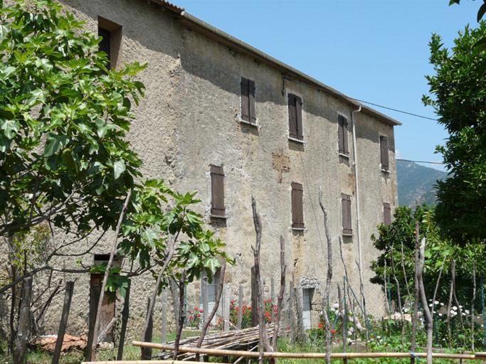 Elévation latérale.