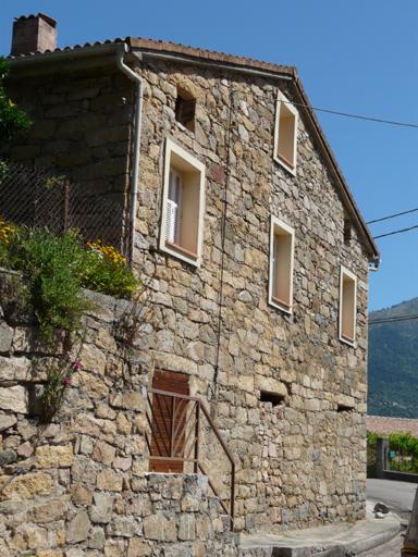 Elévation latérale.