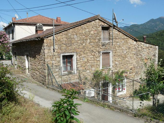 Vue d'ensemble de trois quarts.