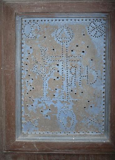 Détail : plaque perforée No 2.