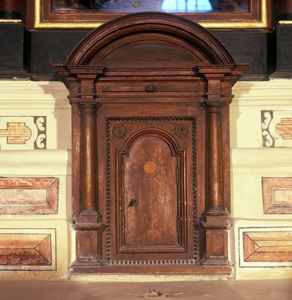 Vue d'ensemble du tabernacle architecturé.