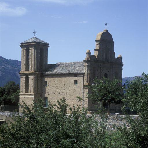 Vue d'ensemble de trois quarts gauche.