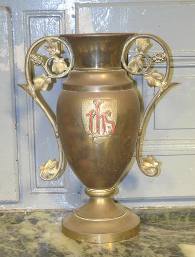 Vue d'ensemble du vase d'autel No 1.
