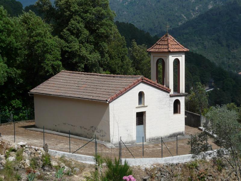 Vue d'ensemble de trois quarts.