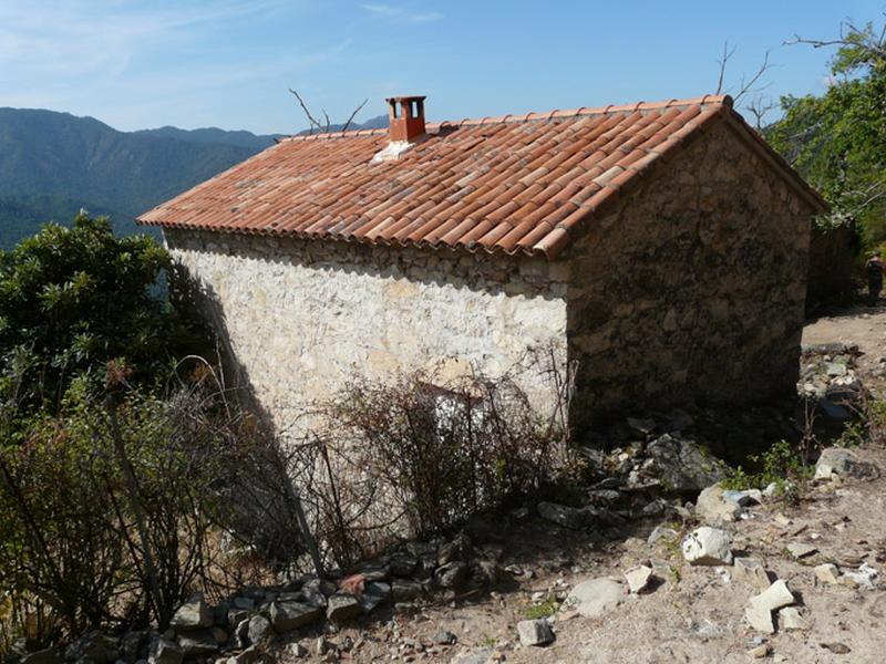 Vue d'ensemble de trois quarts.