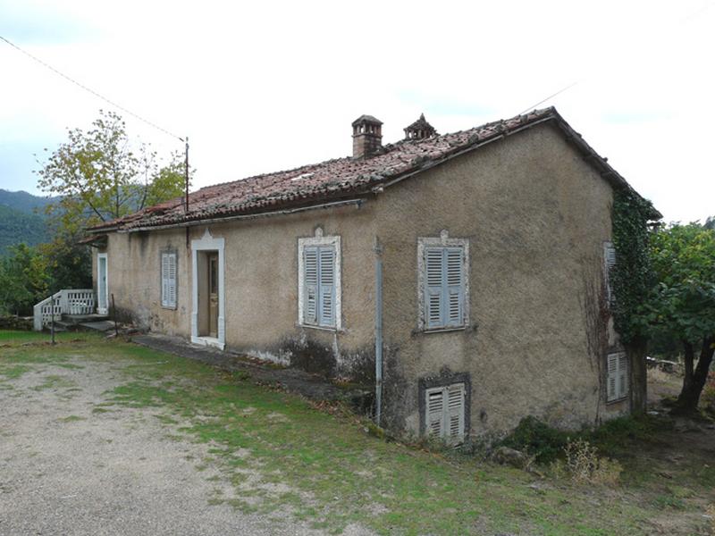 Vue d'ensemble de trois quarts.
