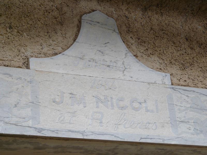 Détail de l'encadrement.