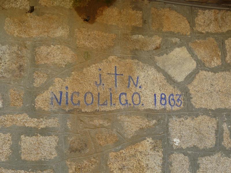 Linteau avec date portée et initiales du propriétaire.