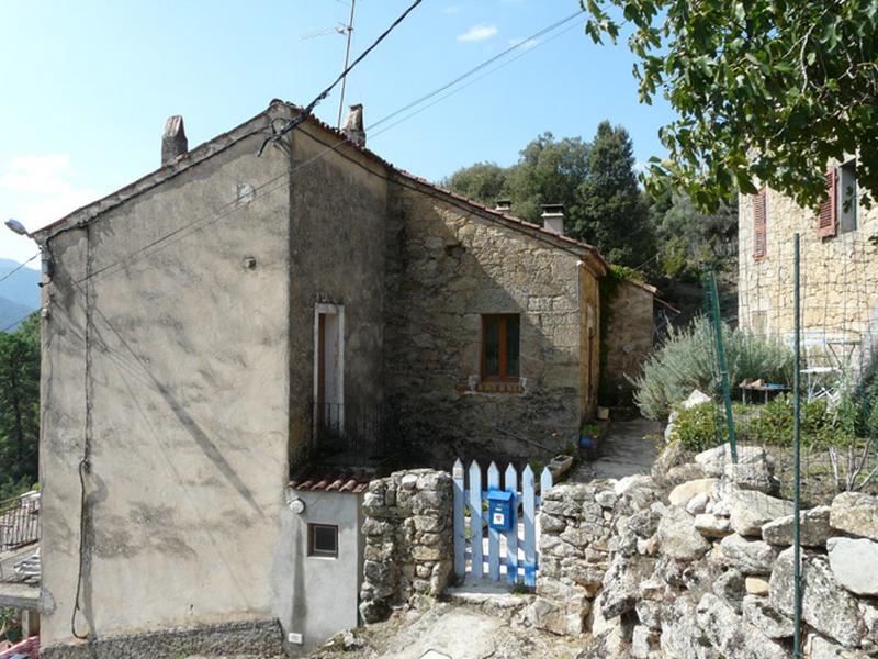 Vue d'ensemble de trois quarts.