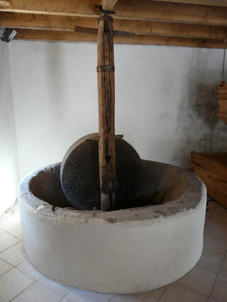 Vue du broyeur à cuve maçonnée.