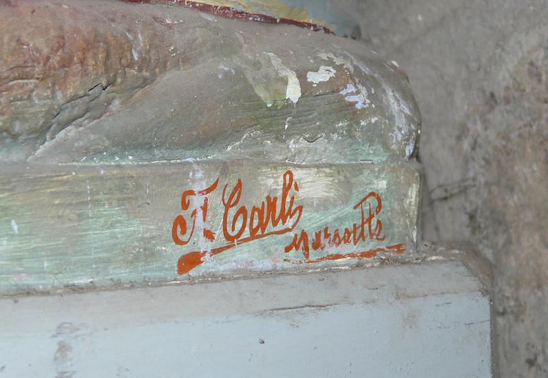 Signature figurant sur le socle.