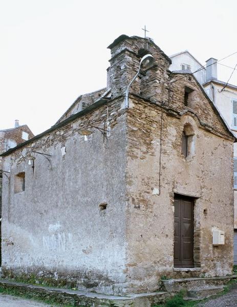 Vue d'ensemble de trois quarts gauche.