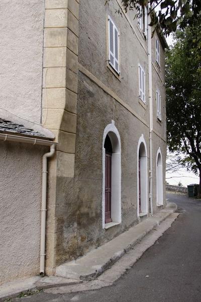 Vue partielle de l'élévation sur rue.