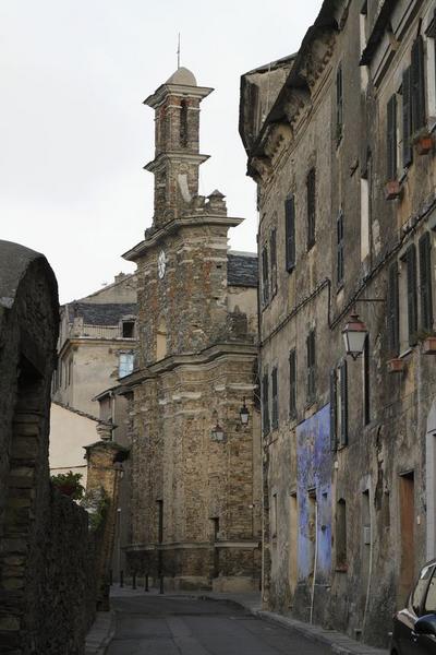 Vue partielle de trois quarts droit.