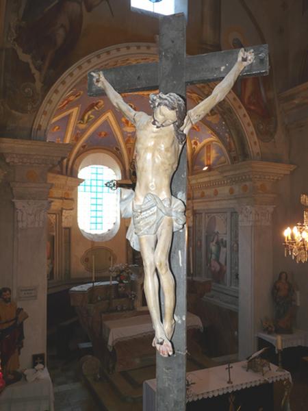 Statuette : Christ en croix (No 1)