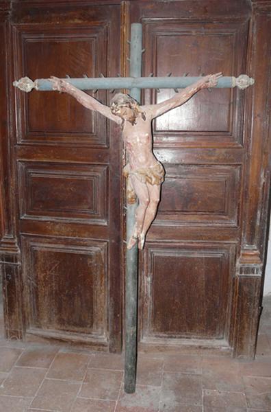 Statue (demi-nature) : Christ en croix (No 3)