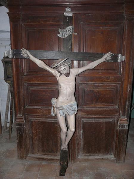 Statue (petite nature) : Christ en croix (No 5)