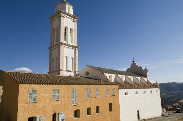 Elévation latérale gauche de l'église paroissiale et élévation postérieure du presbytère.