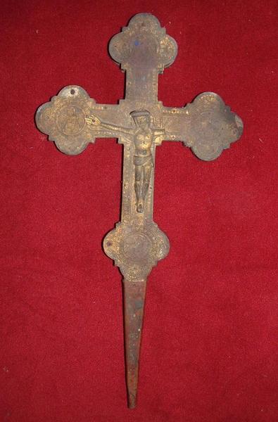 Croix de procession : Christ en croix