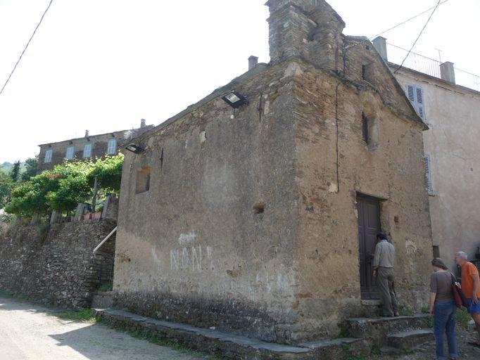 Vue d'ensemble de trois quarts gauche.