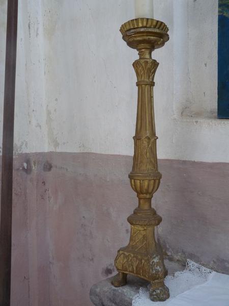 Vue d'ensemble d'un chandelier.