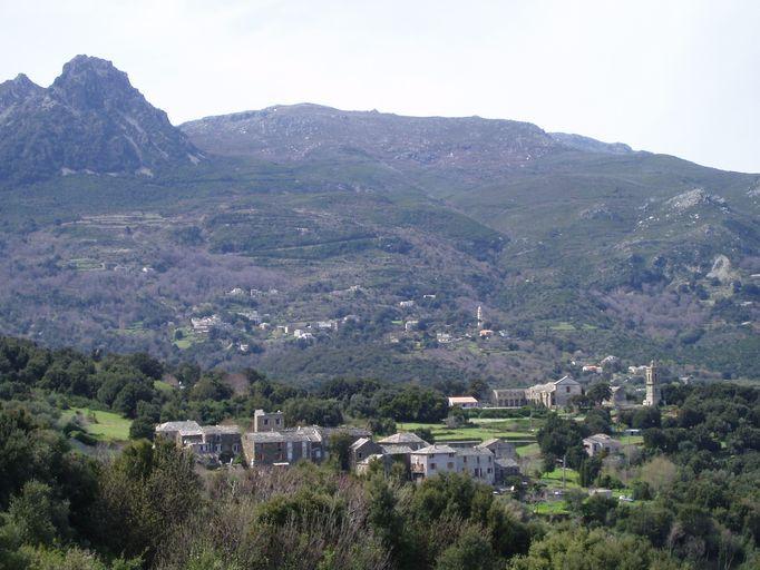 Vue d'ensemble du village.