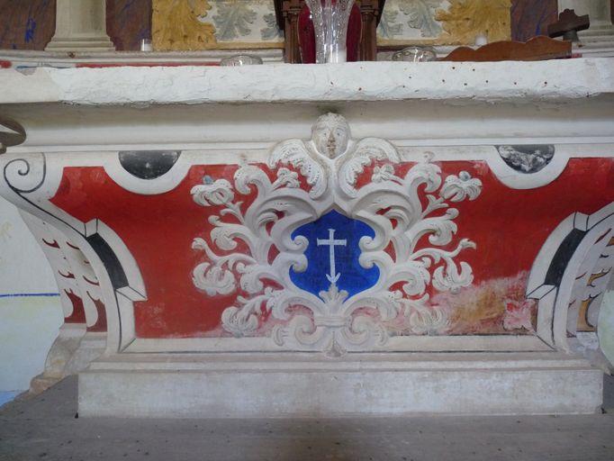Vue d'ensemble de l'autel tombeau.