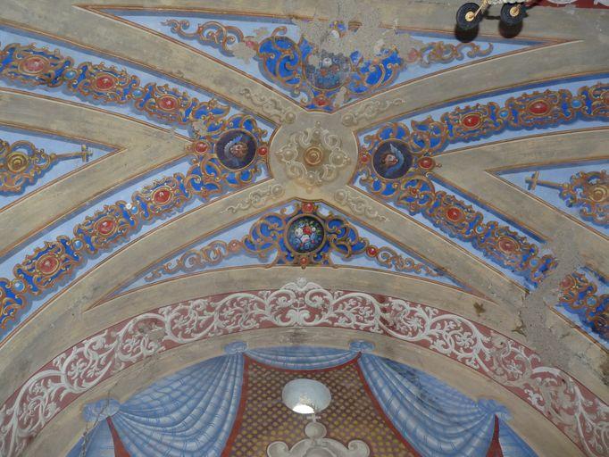 Vue d'ensemble du décor peint ornant la voûte du choeur.