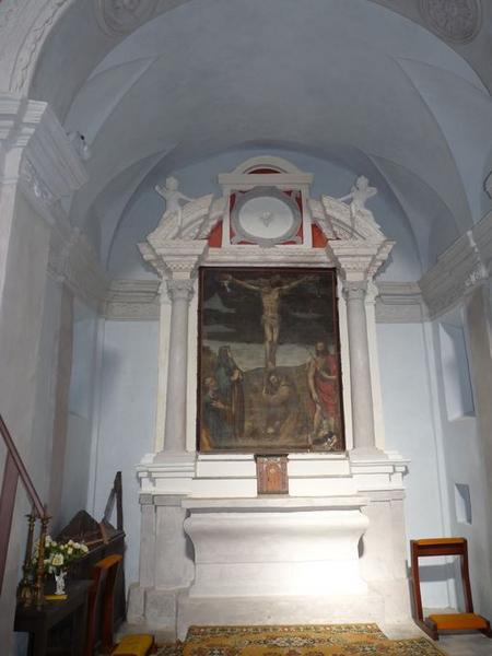 Ensemble de l'autel secondaire du Christ en croix
