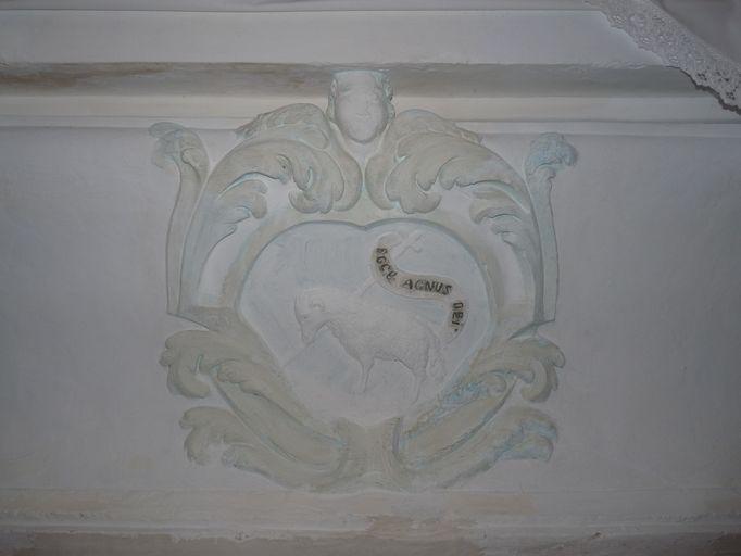 Vue d'ensemble de l'inscription figurant sur l'autel tombeau.