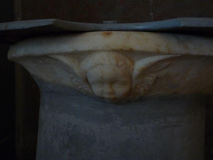 Angelot ornant la cuve.