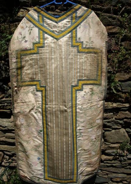 Chasuble (ornement blanc) (No 2)