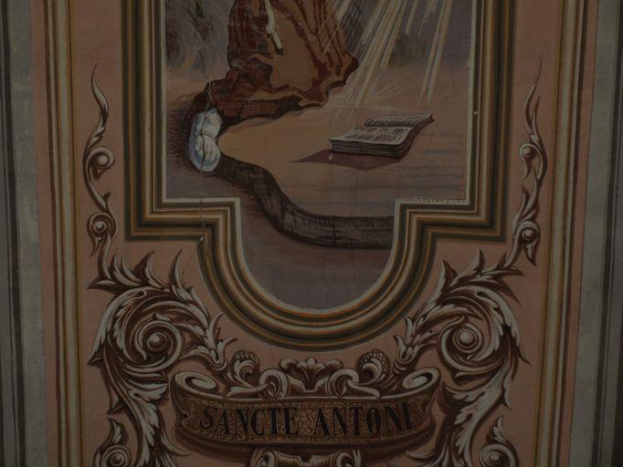 Vue d'ensemble de la signature et de la date portée dans le médaillon central de la nef.